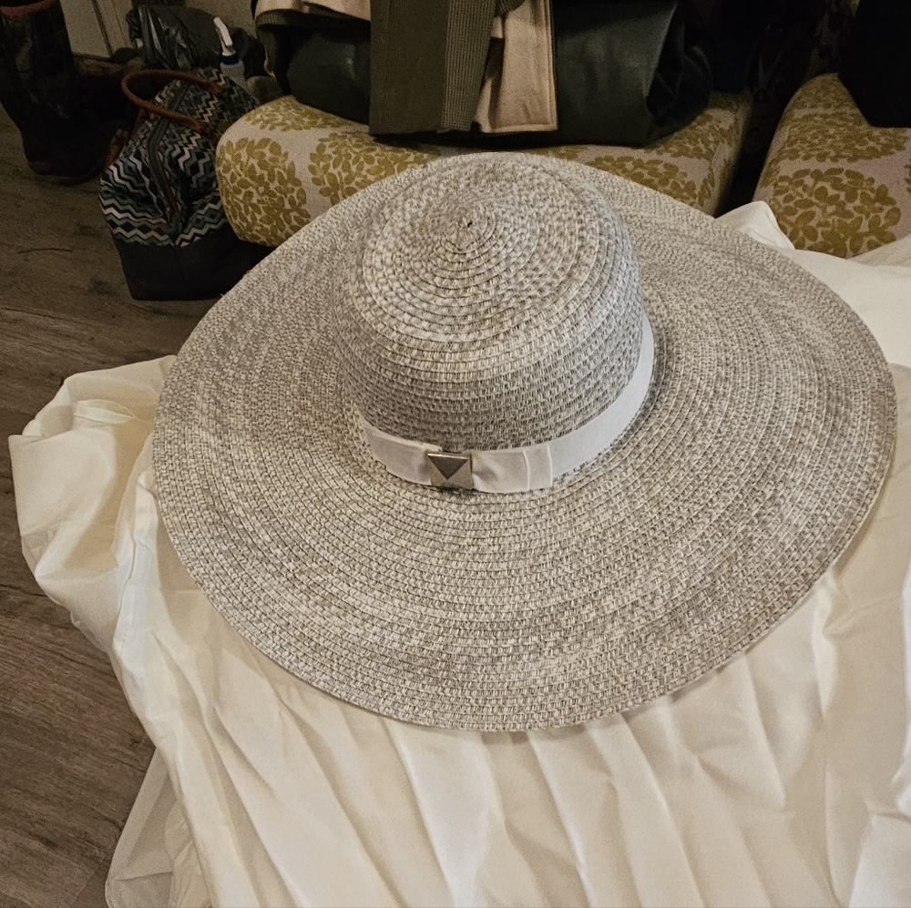Elegant Gray Wide-Brim Hat